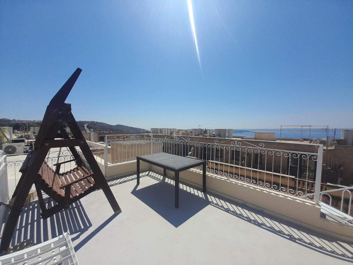 شقة East Breeze Penthouse Mgarr المظهر الخارجي الصورة